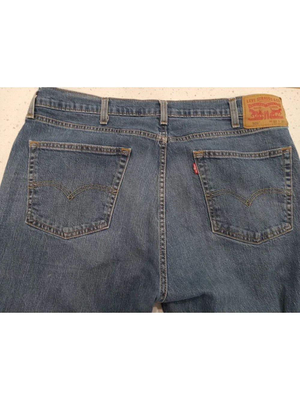 Levis 505 Regular Straight Fit Jeans Mens 38x30 Medium Wash Blue Denim Classic
